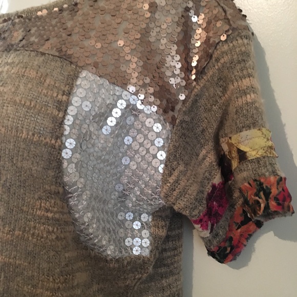 Gimmicks by BKE short sleeve top with sequins - Picture 2 of 6